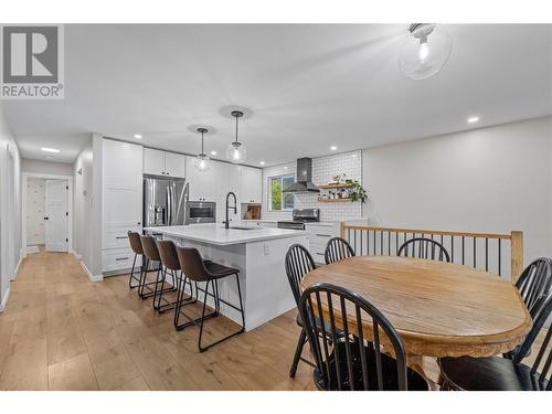 5849 Leonard Place, Kamloops, BC - Indoor Photo Showing Dining Room