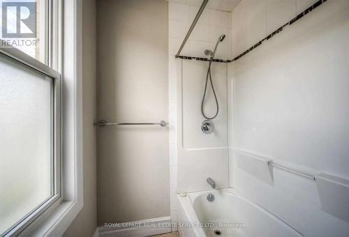 221 Grand River Avenue, Brantford, ON - Indoor Photo Showing Bathroom