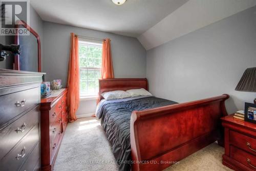 221 Grand River Avenue, Brantford, ON - Indoor Photo Showing Bedroom