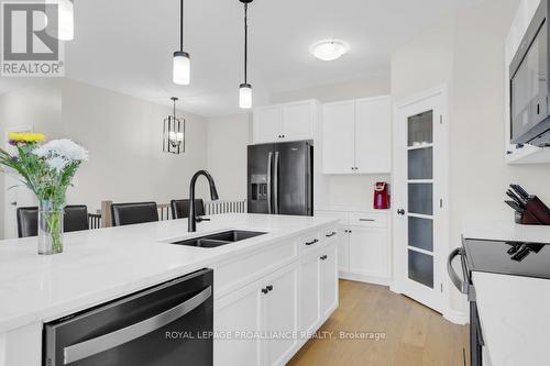 18 Athabaska Drive, Belleville, ON - Indoor Photo Showing Kitchen With Double Sink With Upgraded Kitchen