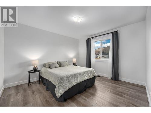 2128 Young Avenue, Kamloops, BC - Indoor Photo Showing Bedroom