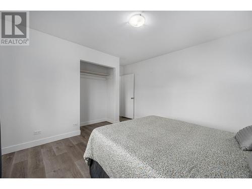 2128 Young Avenue, Kamloops, BC - Indoor Photo Showing Bedroom