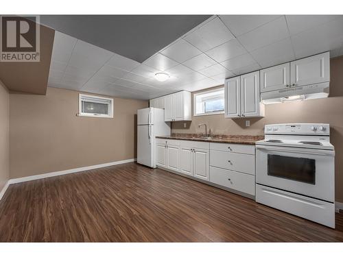 2128 Young Avenue, Kamloops, BC - Indoor Photo Showing Kitchen