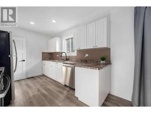 2128 Young Avenue, Kamloops, BC - Indoor Photo Showing Kitchen