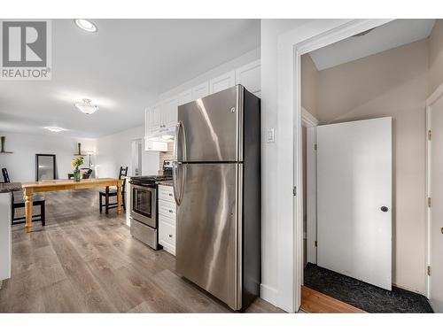 2128 Young Avenue, Kamloops, BC - Indoor Photo Showing Kitchen