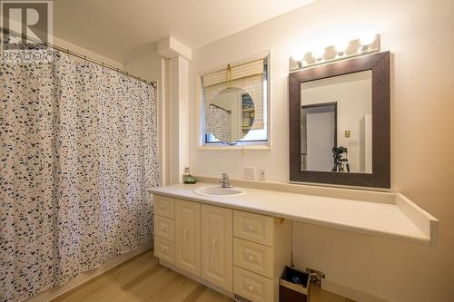 9063 Doyle Road, Kamloops, BC - Indoor Photo Showing Bathroom