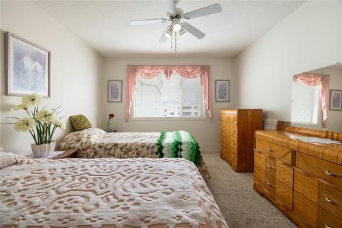 418-1329 Klo Road, Kelowna, BC - Indoor Photo Showing Bedroom