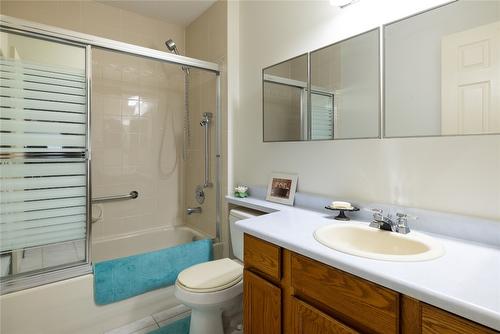 418-1329 Klo Road, Kelowna, BC - Indoor Photo Showing Bathroom