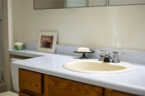 418-1329 Klo Road, Kelowna, BC - Indoor Photo Showing Bathroom