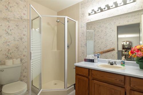 418-1329 Klo Road, Kelowna, BC - Indoor Photo Showing Bathroom