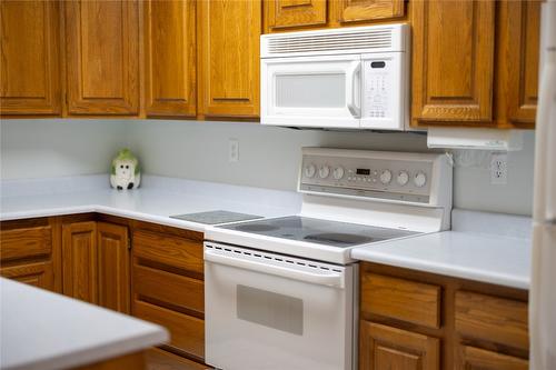 418-1329 Klo Road, Kelowna, BC - Indoor Photo Showing Kitchen