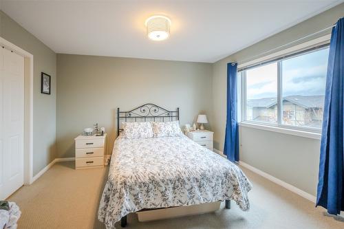 101-48 Galt Avenue, Penticton, BC - Indoor Photo Showing Bedroom