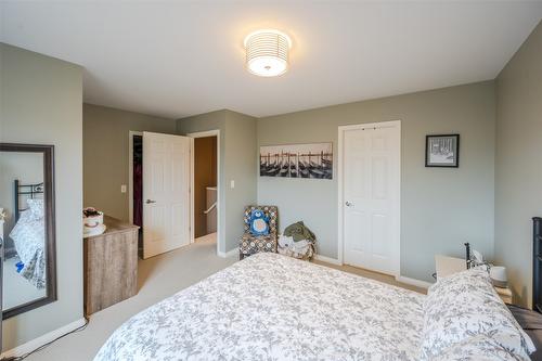 101-48 Galt Avenue, Penticton, BC - Indoor Photo Showing Bedroom