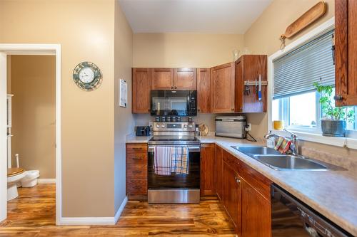 101-48 Galt Avenue, Penticton, BC - Indoor Photo Showing Kitchen With Double Sink