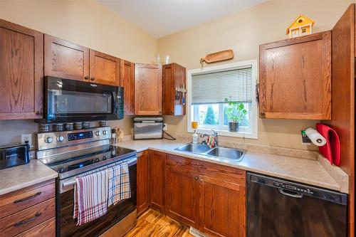 101-48 Galt Avenue, Penticton, BC - Indoor Photo Showing Kitchen With Double Sink