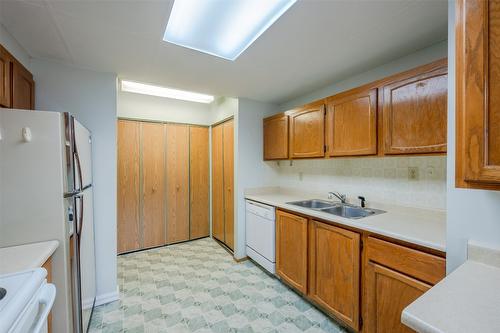 106-1860 Atkinson Street, Penticton, BC - Indoor Photo Showing Kitchen With Double Sink