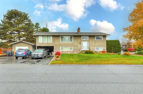 720 Josselyn Court, Kelowna, BC - Outdoor With Facade