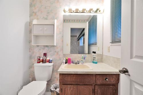 720 Josselyn Court, Kelowna, BC - Indoor Photo Showing Bathroom