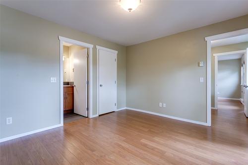 1-860 Glenwood Avenue, Kelowna, BC - Indoor Photo Showing Other Room