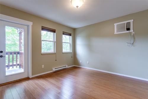 1-860 Glenwood Avenue, Kelowna, BC - Indoor Photo Showing Other Room