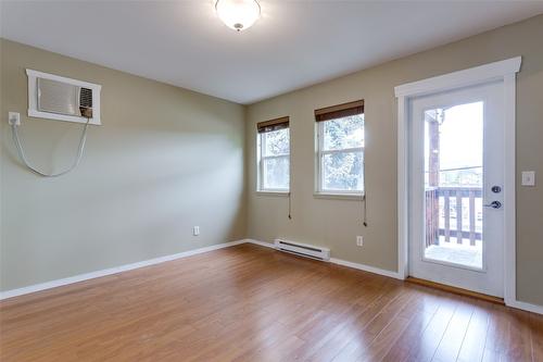 1-860 Glenwood Avenue, Kelowna, BC - Indoor Photo Showing Other Room