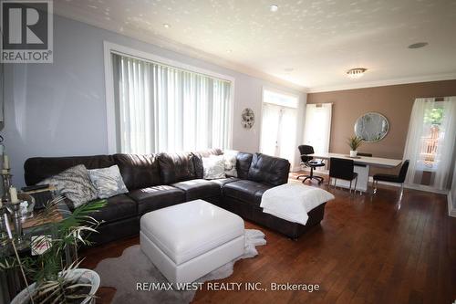 3276 Turnbull Drive, Severn, ON - Indoor Photo Showing Living Room