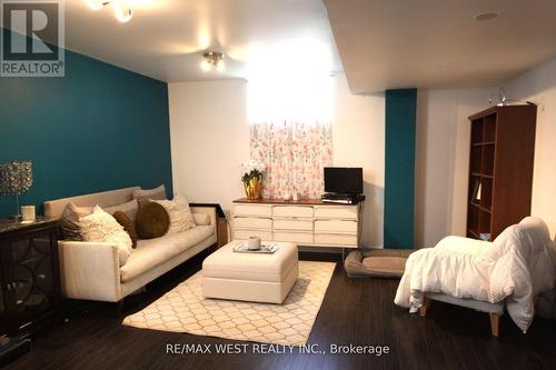 3276 Turnbull Drive, Severn, ON - Indoor Photo Showing Living Room