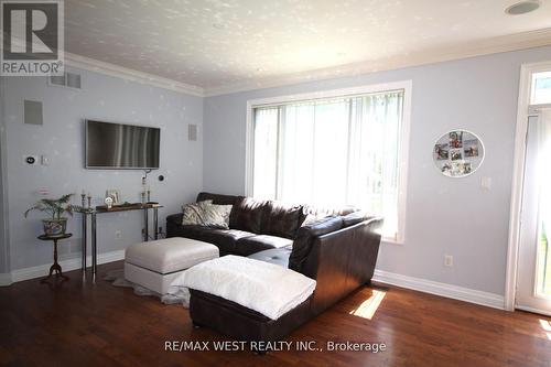 3276 Turnbull Drive, Severn, ON - Indoor Photo Showing Living Room