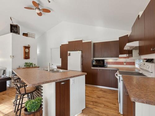 Kitchen - 1145 Av. Des Sapins, Stukely-Sud, QC - Indoor Photo Showing Kitchen With Double Sink