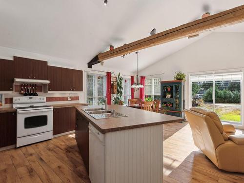 Cuisine - 1145 Av. Des Sapins, Stukely-Sud, QC - Indoor Photo Showing Kitchen With Double Sink