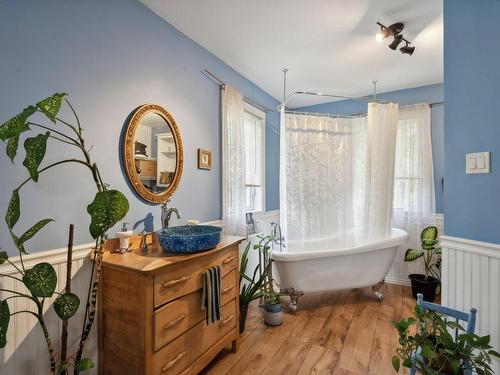 Master bedroom - 1145 Av. Des Sapins, Stukely-Sud, QC - Indoor Photo Showing Bathroom