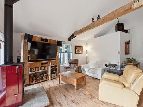 Salon - 1145 Av. Des Sapins, Stukely-Sud, QC - Indoor Photo Showing Living Room