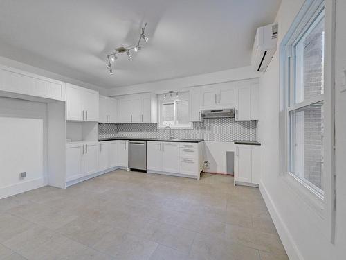 Kitchen - 577 Rue Taillon, Montréal (Mercier/Hochelaga-Maisonneuve), QC - Indoor Photo Showing Kitchen