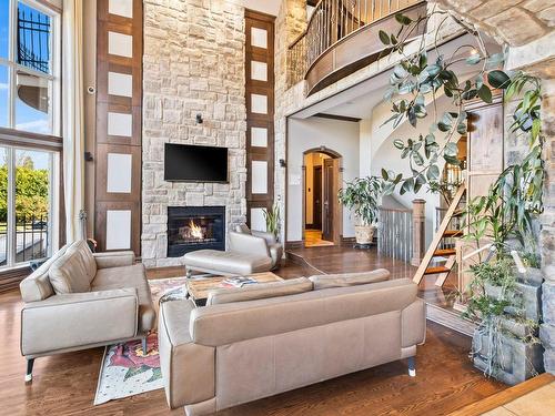 Family room - 750 Rue Des Châtaigniers, Boucherville, QC - Indoor Photo Showing Living Room With Fireplace