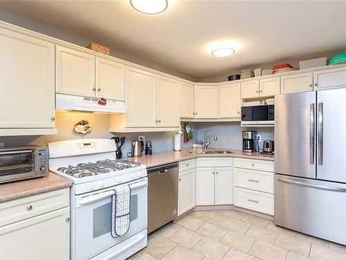 A-173 Archery Cres, Courtenay, BC - Indoor Photo Showing Kitchen