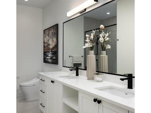 2283 Weiler Ave, Sidney, BC - Indoor Photo Showing Bathroom