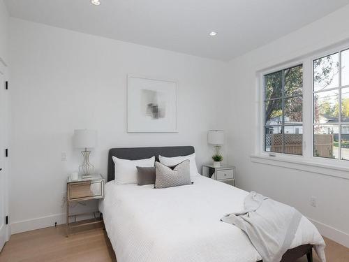 2283 Weiler Ave, Sidney, BC - Indoor Photo Showing Bedroom