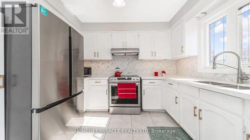 40 Minglehaze Drive, Toronto, ON - Indoor Photo Showing Kitchen With Double Sink With Upgraded Kitchen