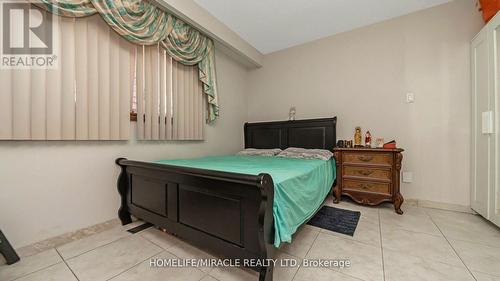 40 Minglehaze Drive, Toronto, ON - Indoor Photo Showing Bedroom