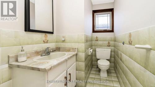 40 Minglehaze Drive, Toronto, ON - Indoor Photo Showing Bathroom