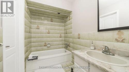 40 Minglehaze Drive, Toronto, ON - Indoor Photo Showing Bathroom