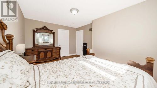 40 Minglehaze Drive, Toronto, ON - Indoor Photo Showing Bedroom