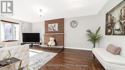 40 Minglehaze Drive, Toronto, ON - Indoor Photo Showing Other Room