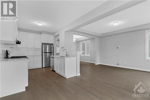 522 Flagstaff Drive, Ottawa, ON - Indoor Photo Showing Kitchen With Upgraded Kitchen