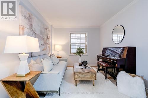 39 Artillery Street, Toronto, ON - Indoor Photo Showing Living Room