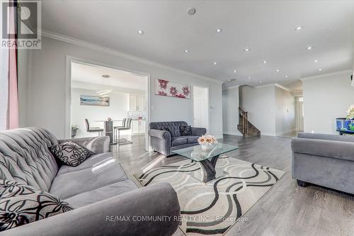 1 Weir Street, Bradford West Gwillimbury, ON - Indoor Photo Showing Living Room