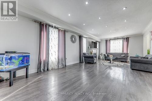 1 Weir Street, Bradford West Gwillimbury, ON - Indoor Photo Showing Living Room