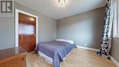 870 Upper Wellington Street, Hamilton, ON - Indoor Photo Showing Bedroom