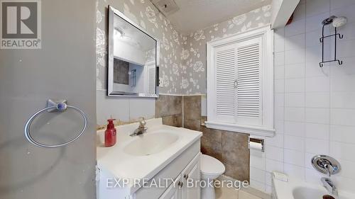 870 Upper Wellington Street, Hamilton, ON - Indoor Photo Showing Bathroom