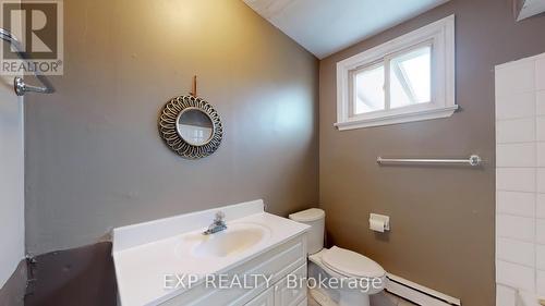 870 Upper Wellington Street, Hamilton, ON - Indoor Photo Showing Bathroom